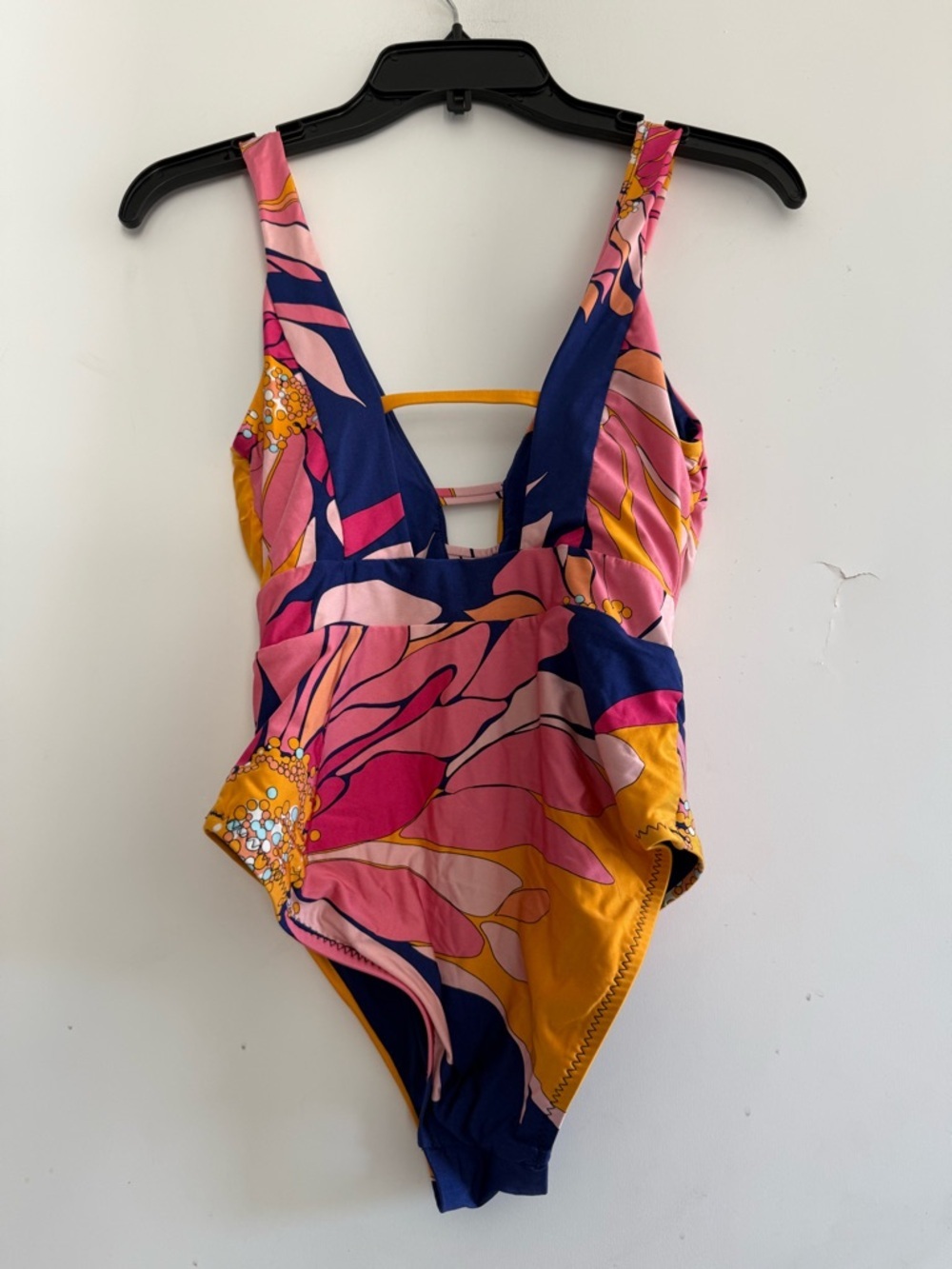 Trina Turk Breeze Floral Plunge Mailot Swimsuit Size US6 - Picture 3 of 5